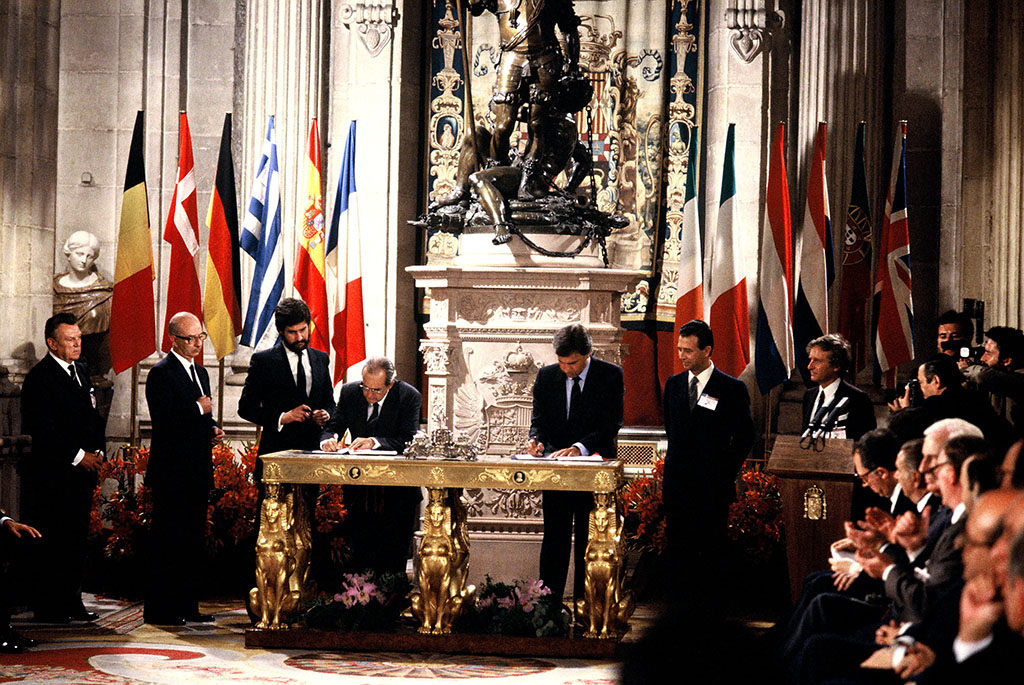 Presentación del libro “Treinta años de España en la Unión Europea El camino de un proyecto histórico”. 188