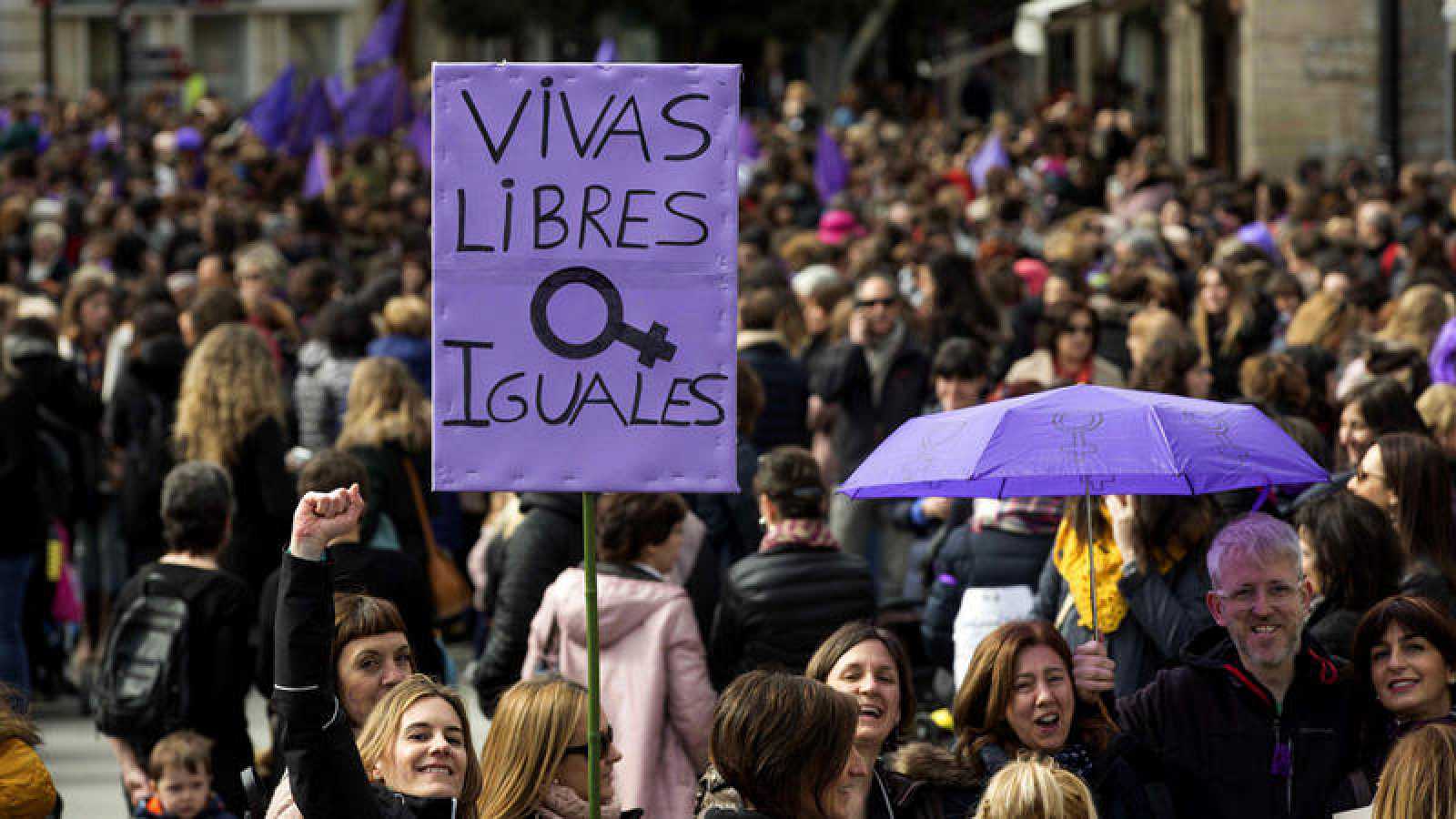 Presentación del libro 'Mujeres, dones, mulleres, emakumeak. Estudios sobre la historia de las mujeres y del género' Presentación del libro 'Mujeres, dones, mulleres, emakumeak. Estudios sobre la historia de las mujeres y del género'