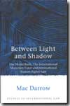 Between light and shadow. 9781841133904