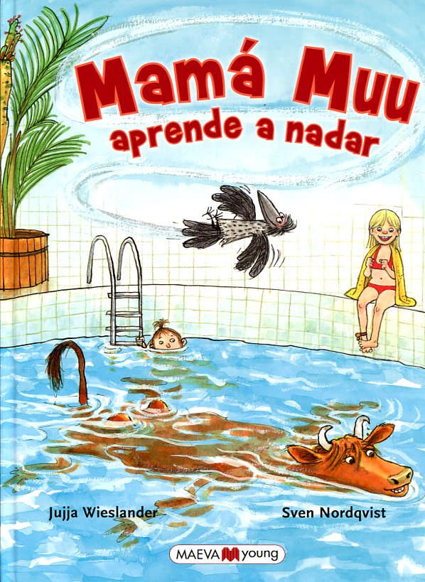 Mamá muu aprende a nadar